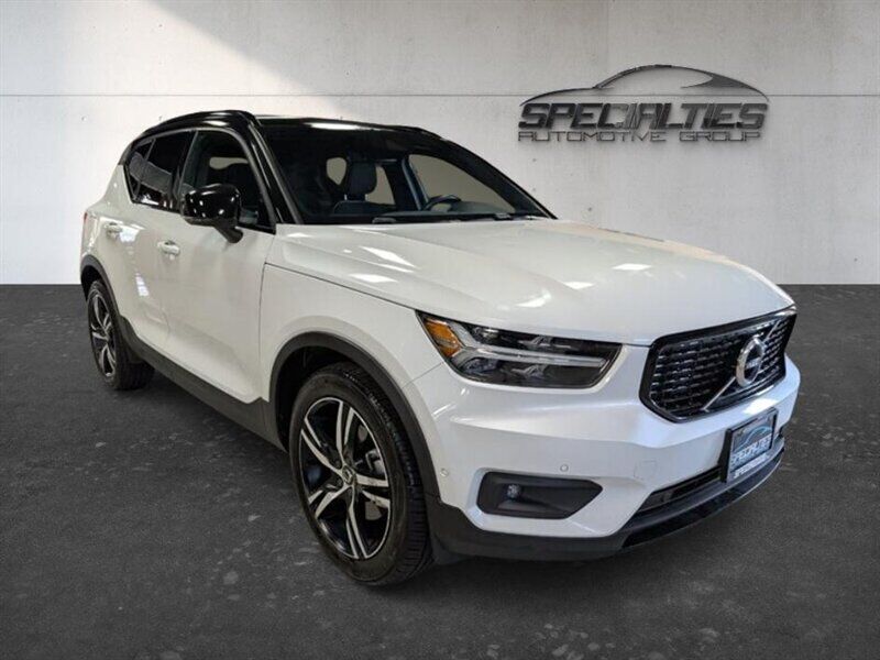 2019 VOLVO XC40