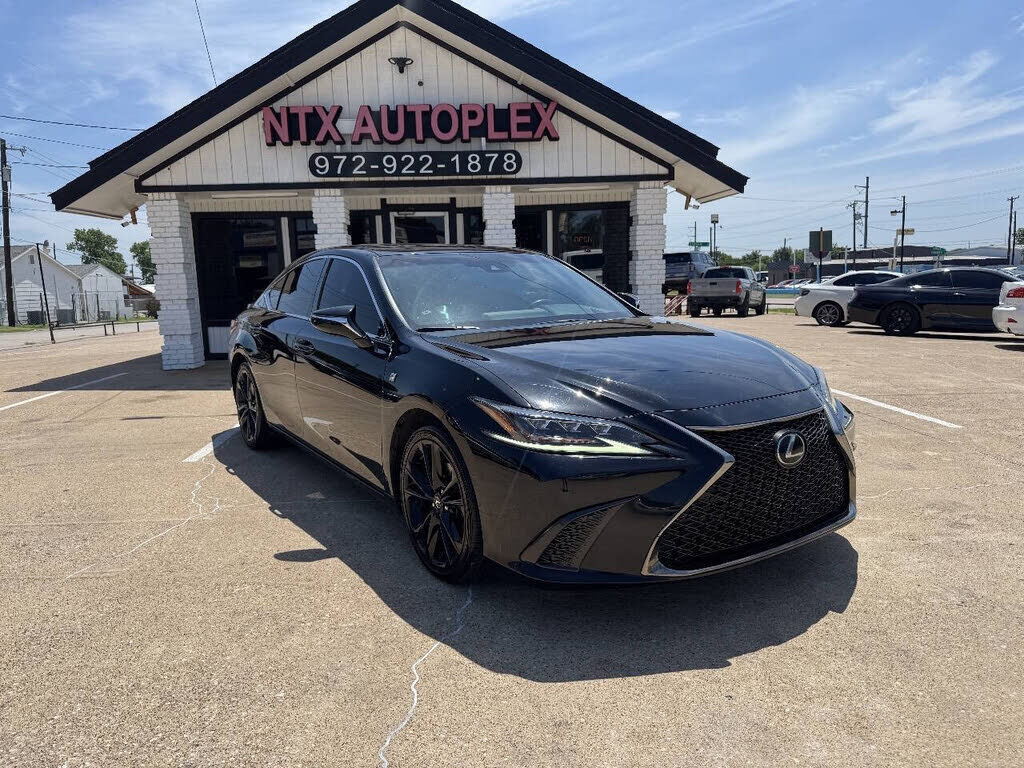 2019 LEXUS ES