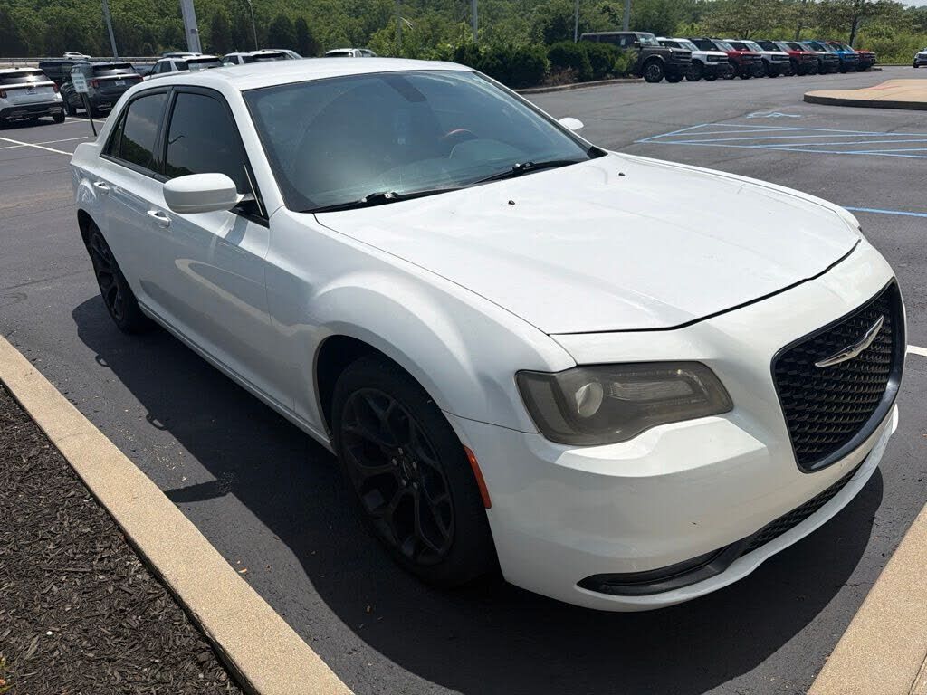 2019 CHRYSLER 300