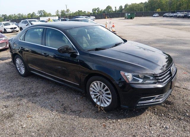 2016 VOLKSWAGEN Passat