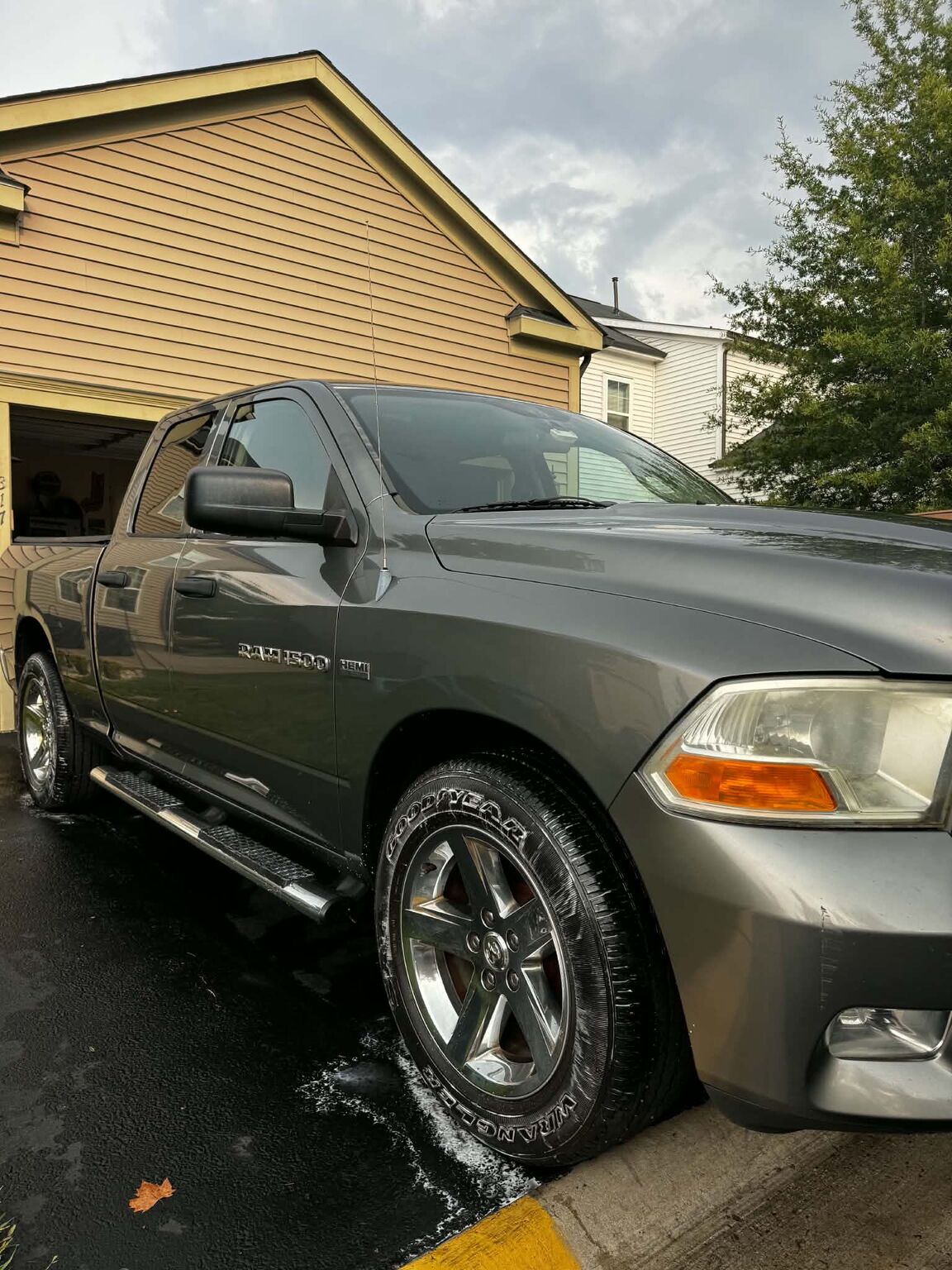 2012 DODGE Ram