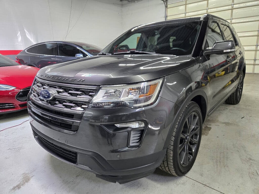 2018 FORD Explorer
