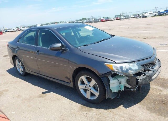 2013 TOYOTA Camry
