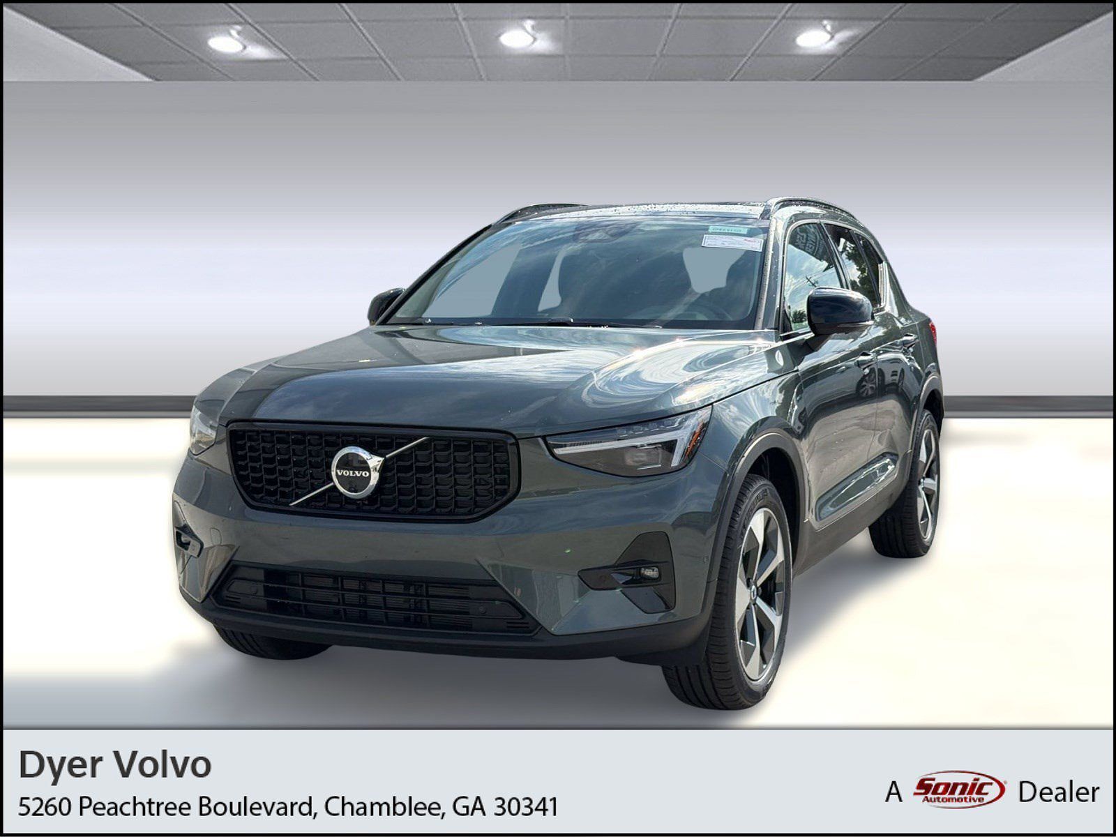 2026 VOLVO XC40