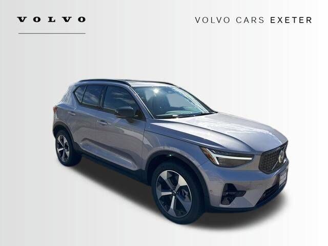 2026 VOLVO XC40