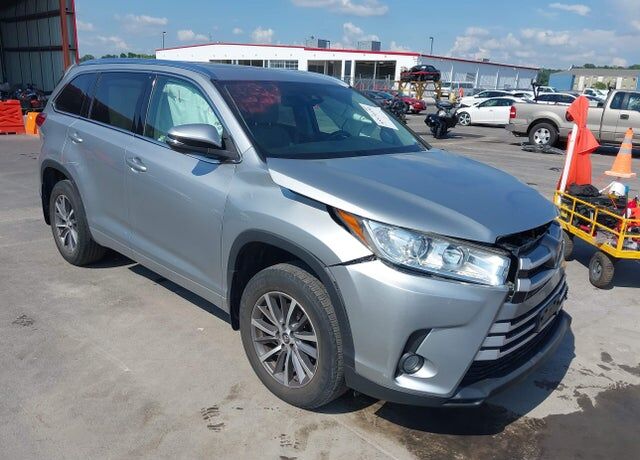 2017 TOYOTA Highlander
