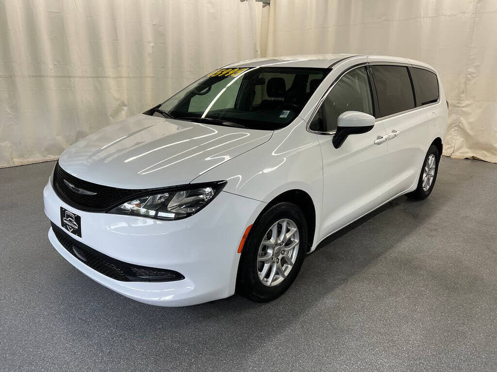 2022 CHRYSLER Voyager