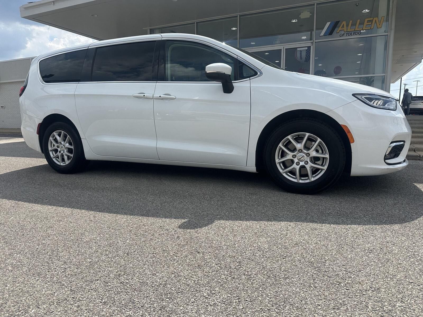2023 CHRYSLER Pacifica