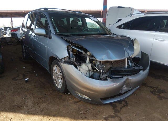 2010 TOYOTA Sienna