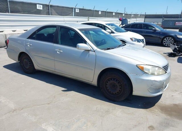2005 TOYOTA Camry