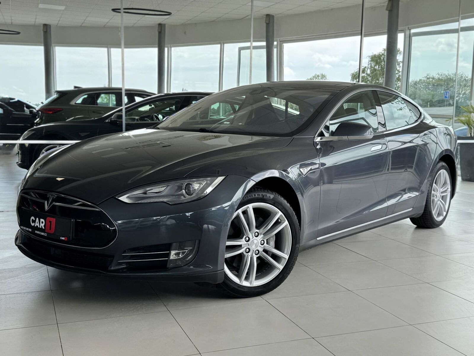 2015 TESLA Model S