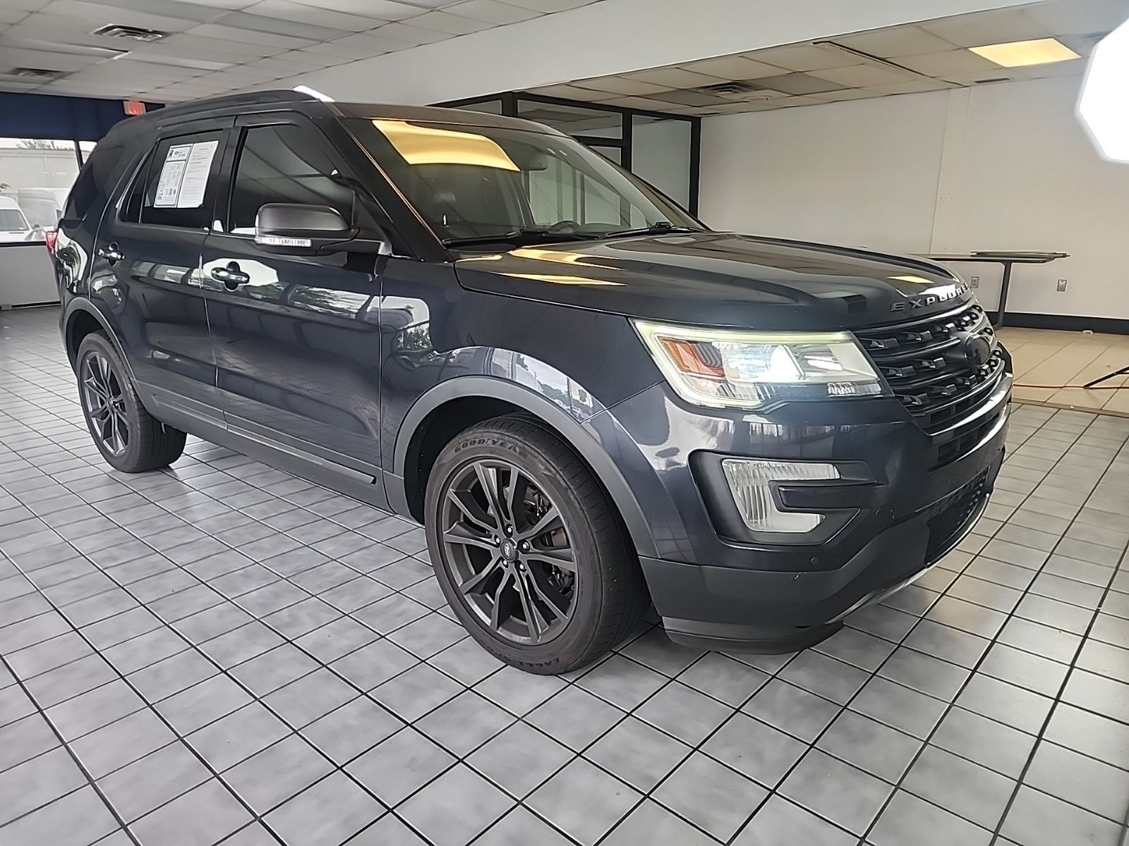 2017 FORD Explorer