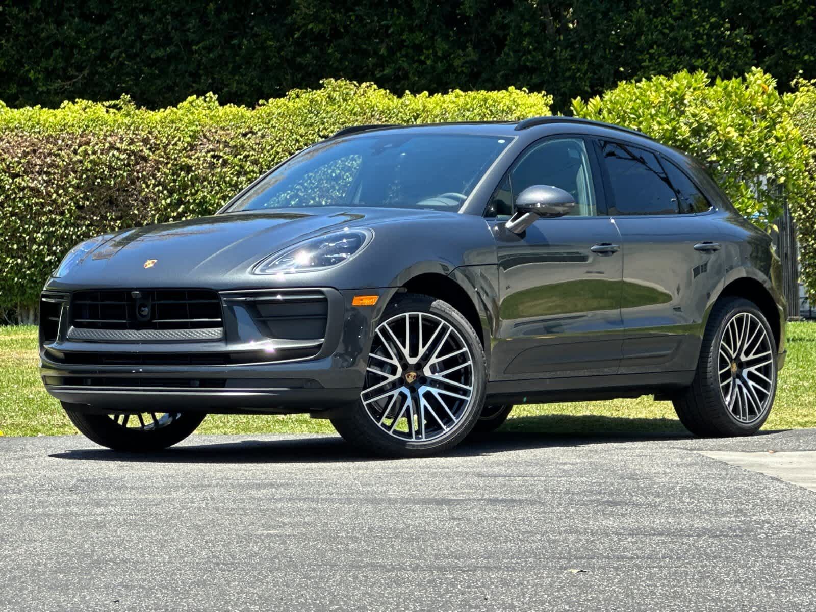 2026 PORSCHE Macan