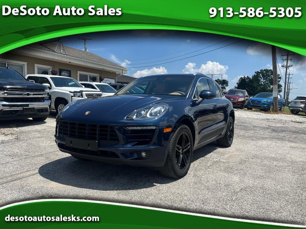 2016 PORSCHE Macan