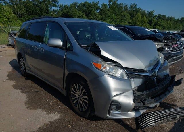 2019 TOYOTA Sienna