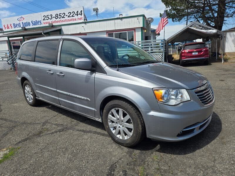 2016 CHRYSLER Town and Country