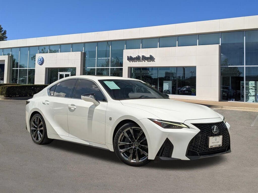 2022 LEXUS IS