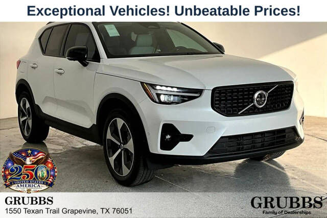 2026 VOLVO XC40