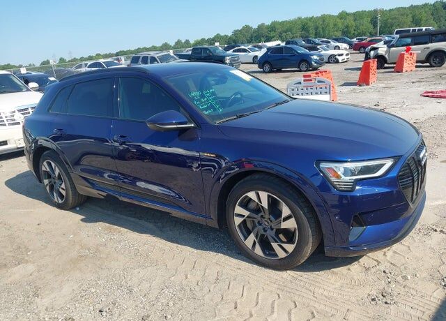 2022 AUDI e-tron