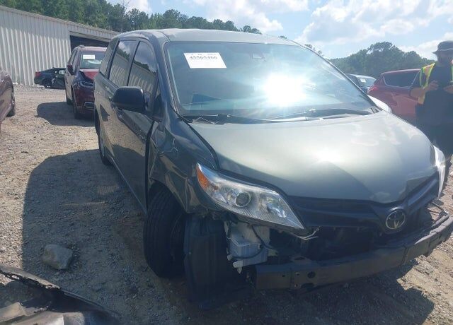 2018 TOYOTA Sienna
