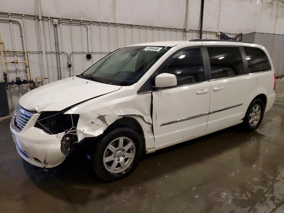 2013 CHRYSLER Town and Country
