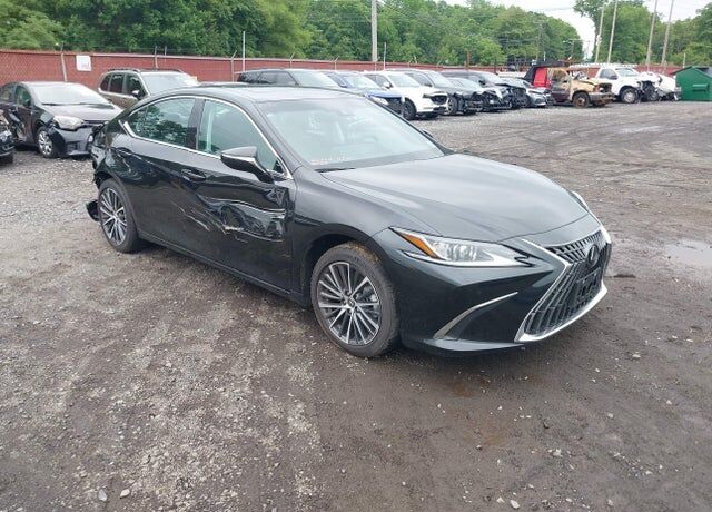 2025 LEXUS ES