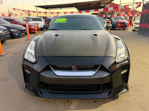 2017 NISSAN GT-R
