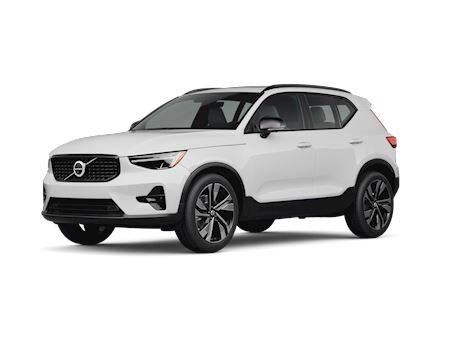 2026 VOLVO XC40