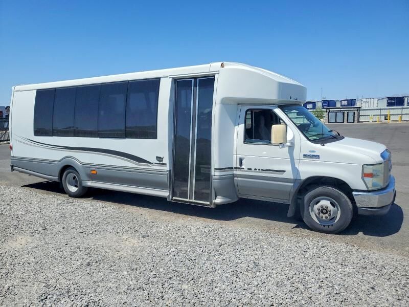 2011 FORD E-450