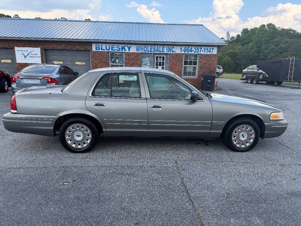 2003 FORD Crown Victoria