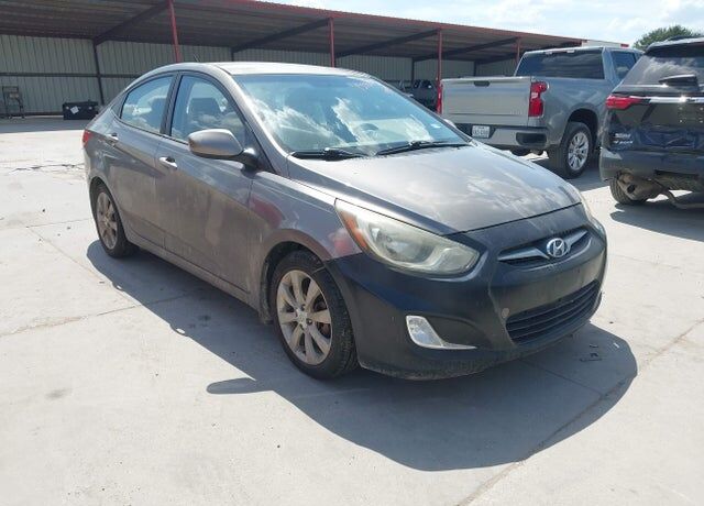 2013 HYUNDAI Accent