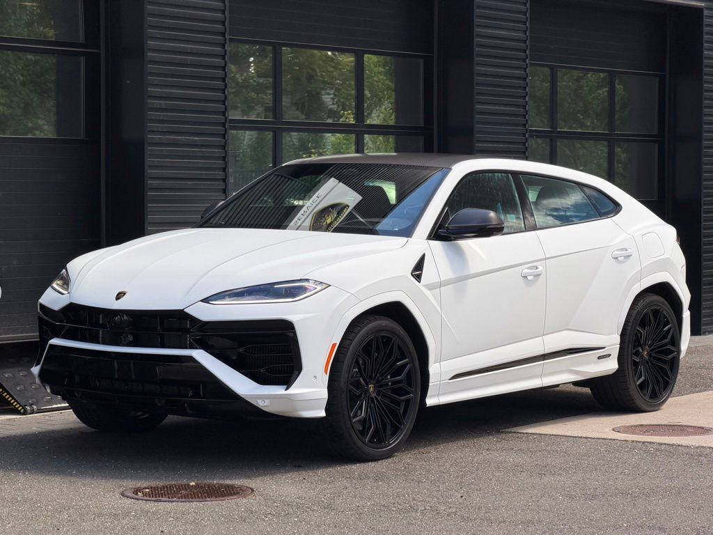 2026 LAMBORGHINI URUS