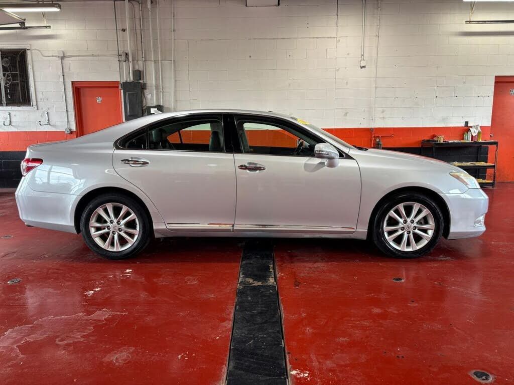 2011 LEXUS ES