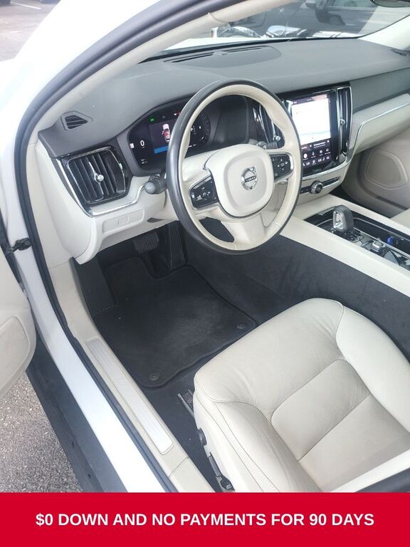 2025 VOLVO V60CC