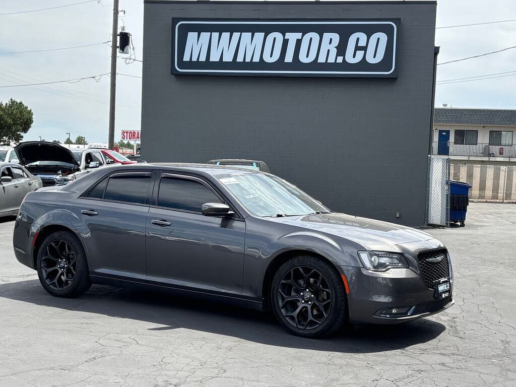 2019 CHRYSLER 300
