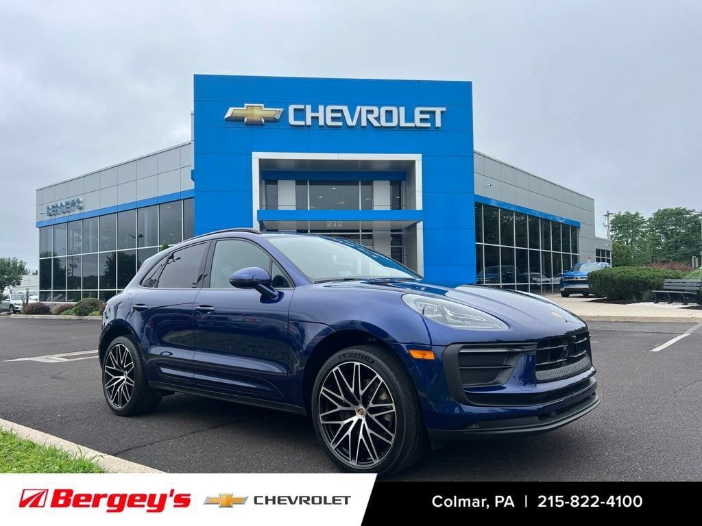 2023 PORSCHE Macan