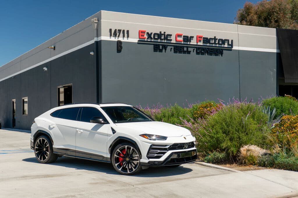 2021 LAMBORGHINI URUS