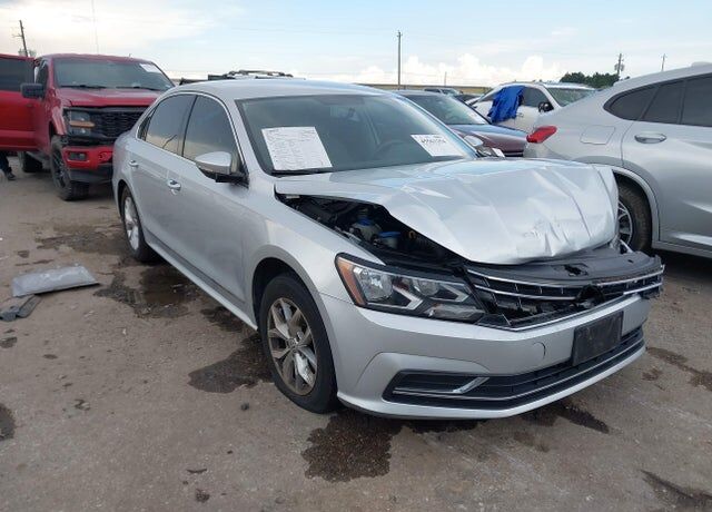 2017 VOLKSWAGEN Passat