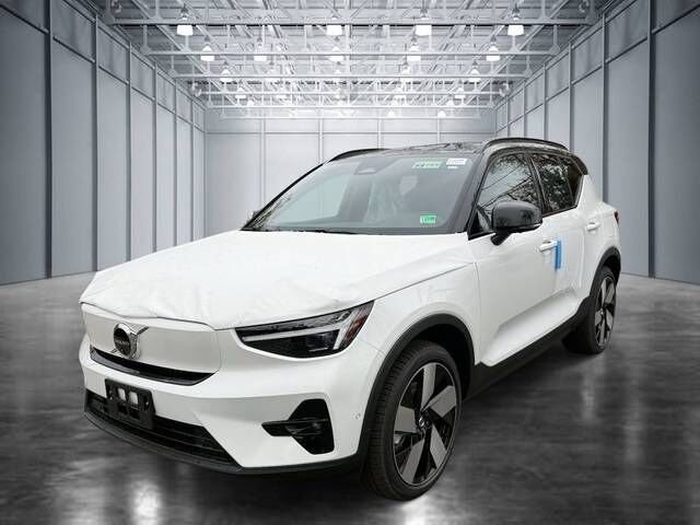 2026 VOLVO EX40