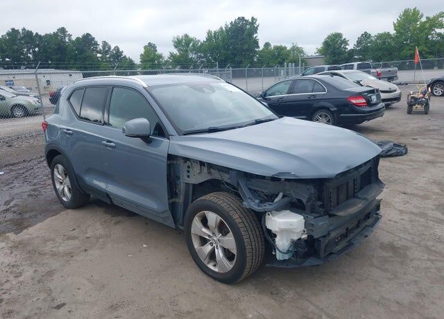 2020 VOLVO XC40