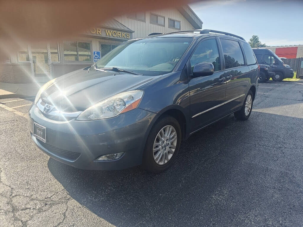 2010 TOYOTA Sienna