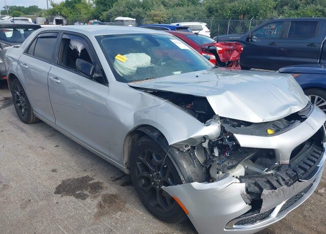 2019 CHRYSLER 300