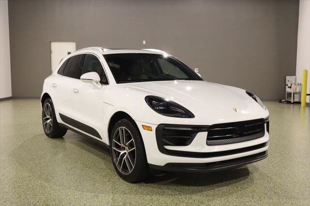 2024 PORSCHE Macan