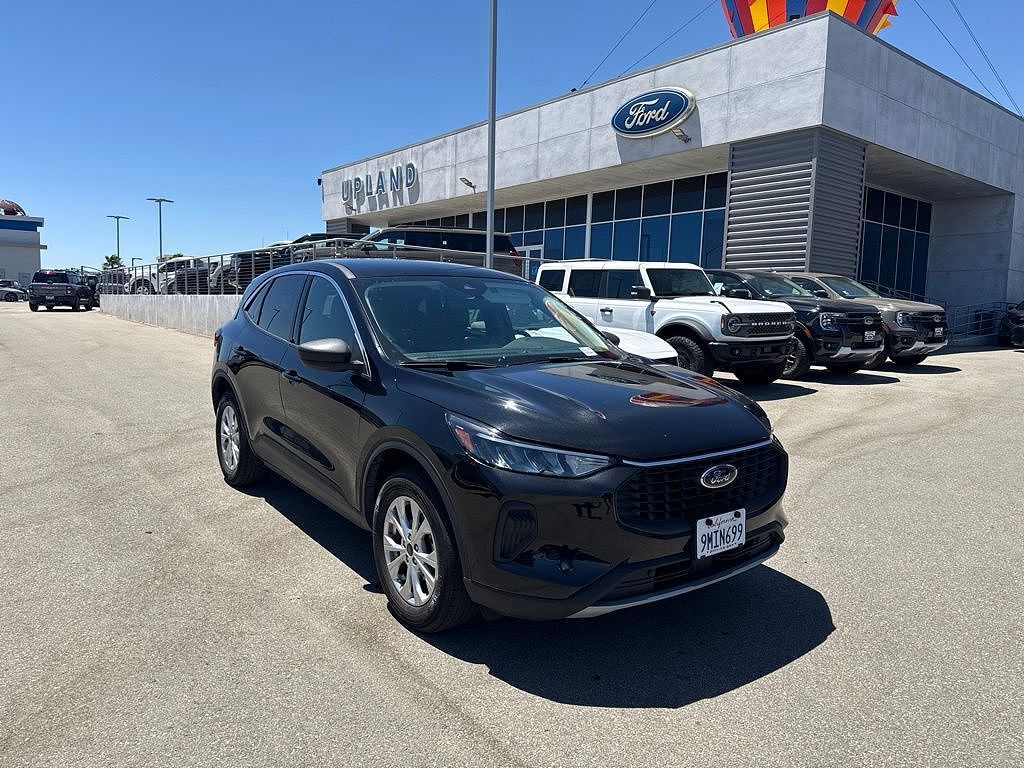 2024 FORD Escape
