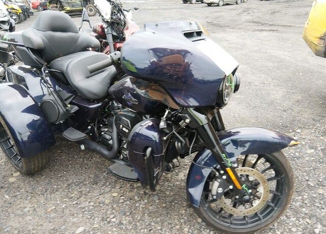 2025 HARLEY DAVIDSON FLHTCUTG / Tri Glide Ultra