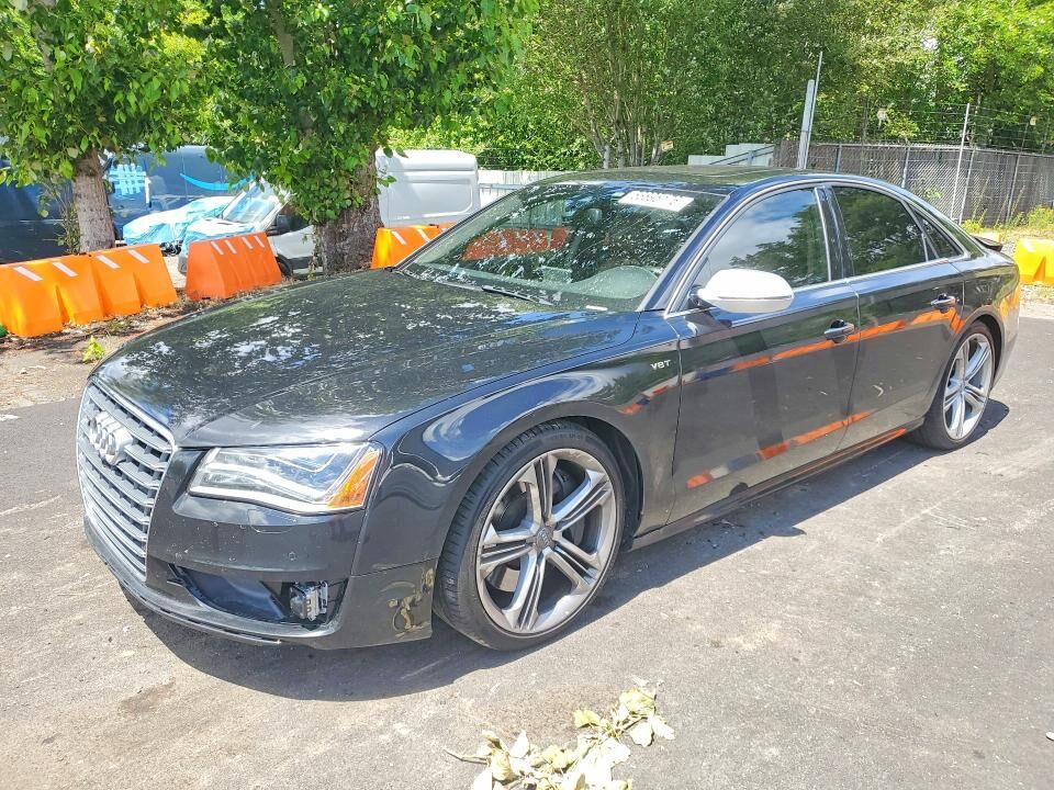 2013 AUDI S8