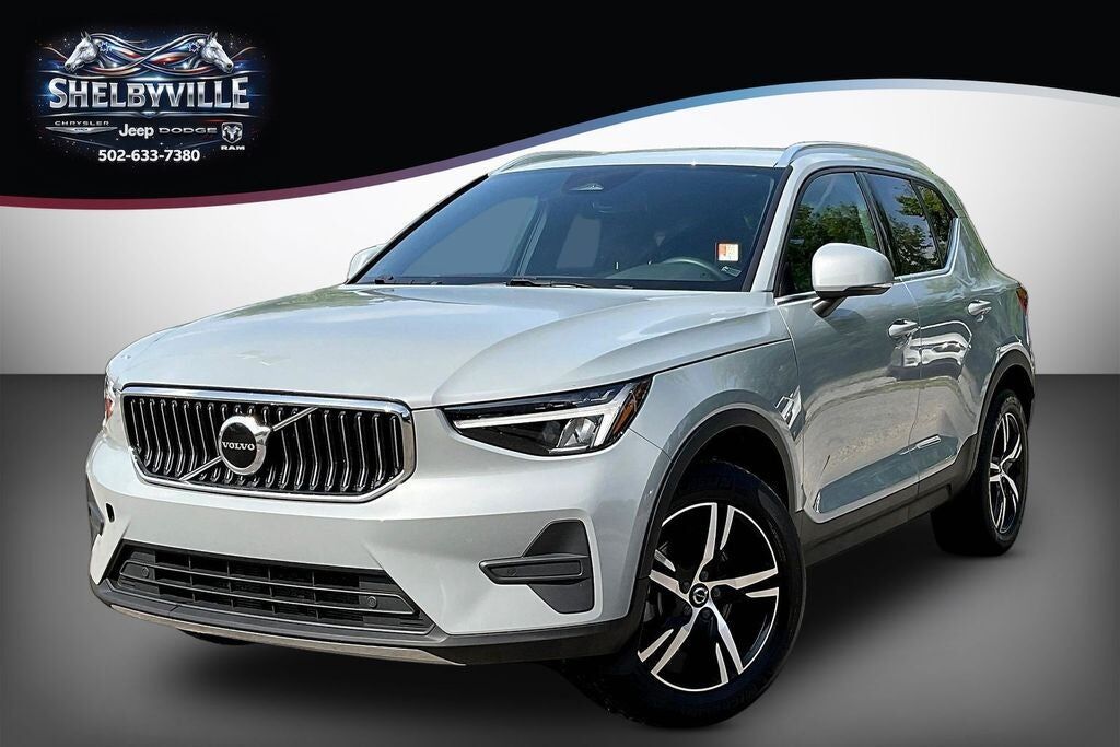 2024 VOLVO XC40