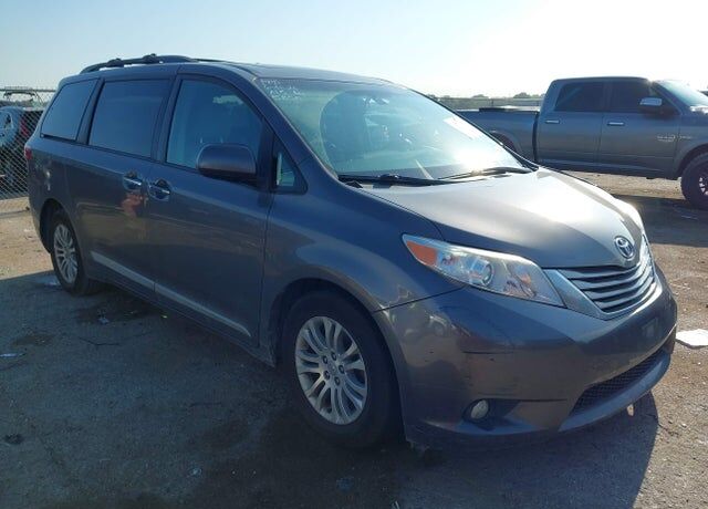 2017 TOYOTA Sienna