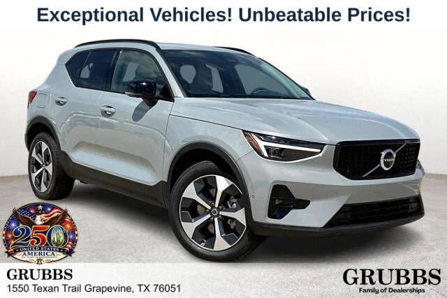 2026 VOLVO XC40