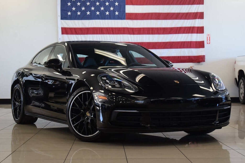 2018 PORSCHE Panamera